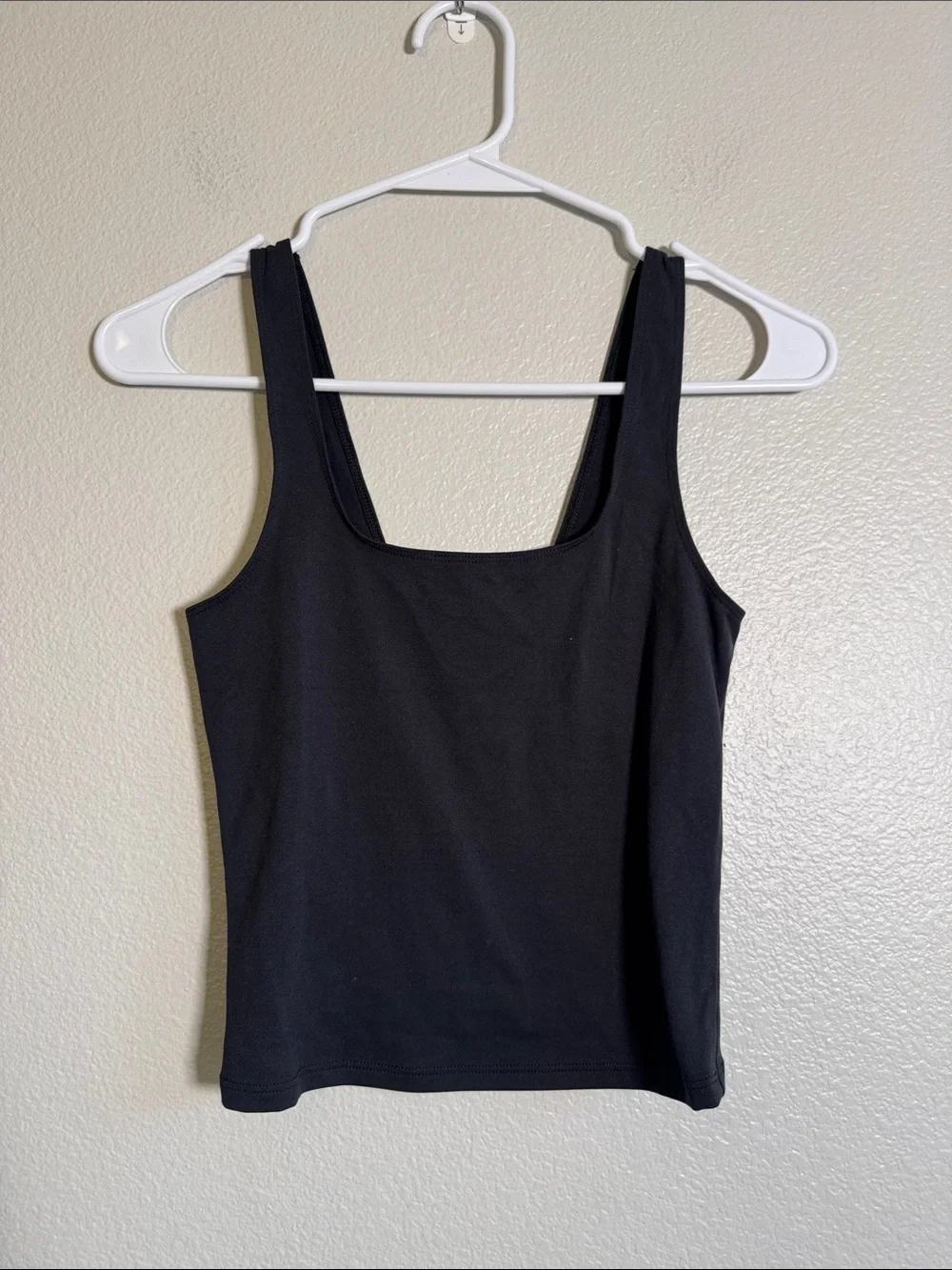 ALO Yoga Softsculpt Precision Tank in Black - S